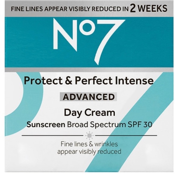 Protect and perfect intense advanced day cream - Picture 3 of 11